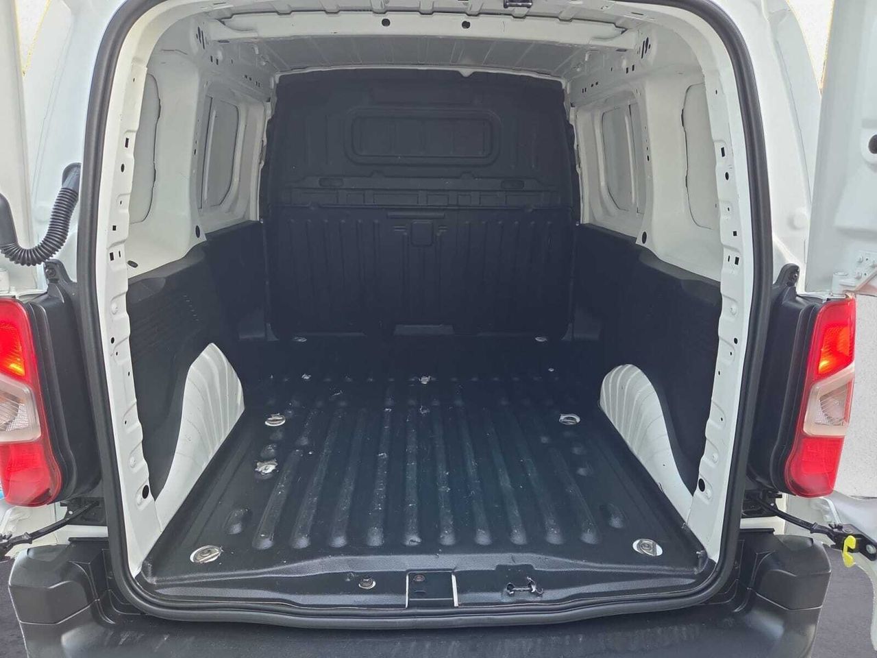 Peugeot Partner PRO STANDARD 600 KG BLUE HDI 100 CV  - Foto 2