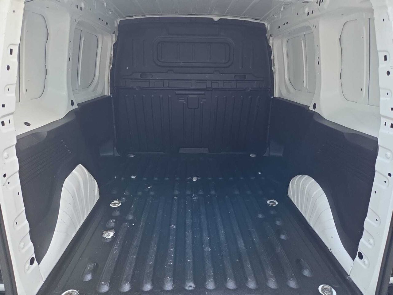 Peugeot Partner PRO STANDARD 600 KG BLUE HDI 100 CV  - Foto 2