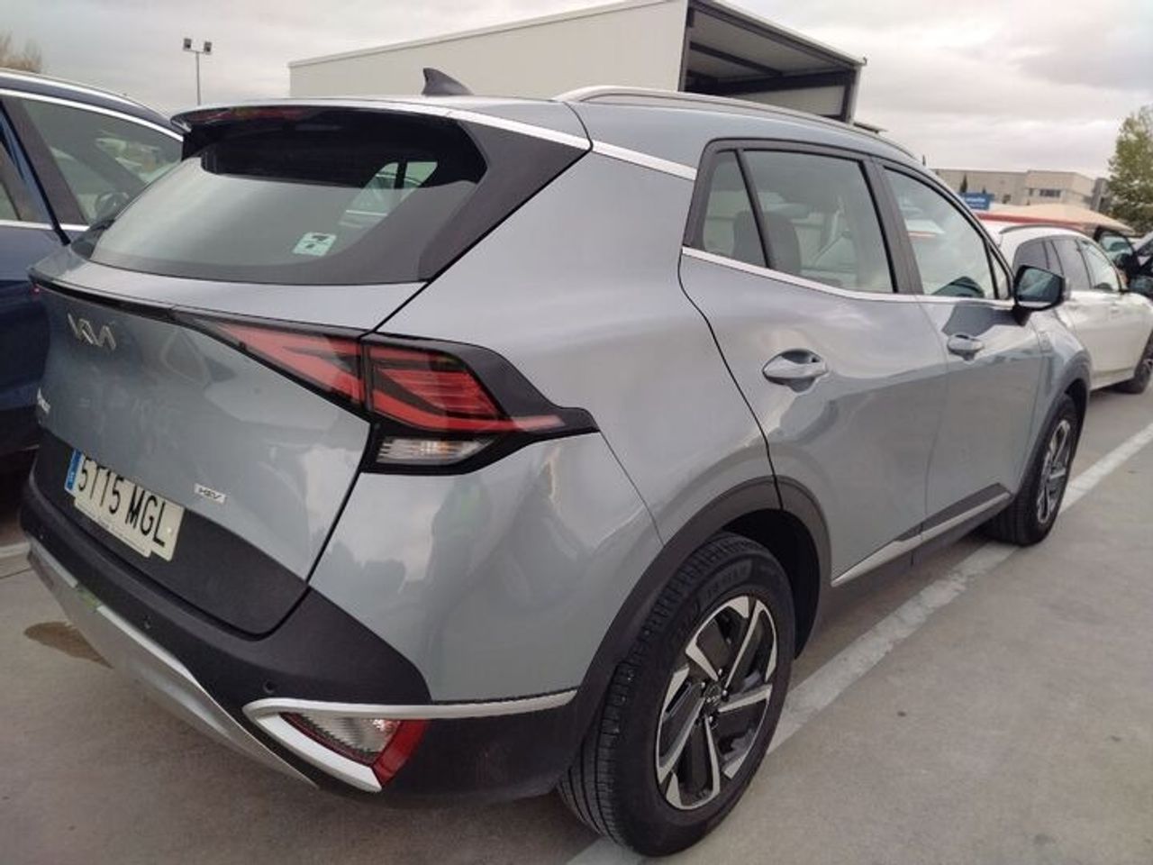Kia Sportage 1.6 T-GDI HEV 230 CV DRIVE 4X2  - Foto 2