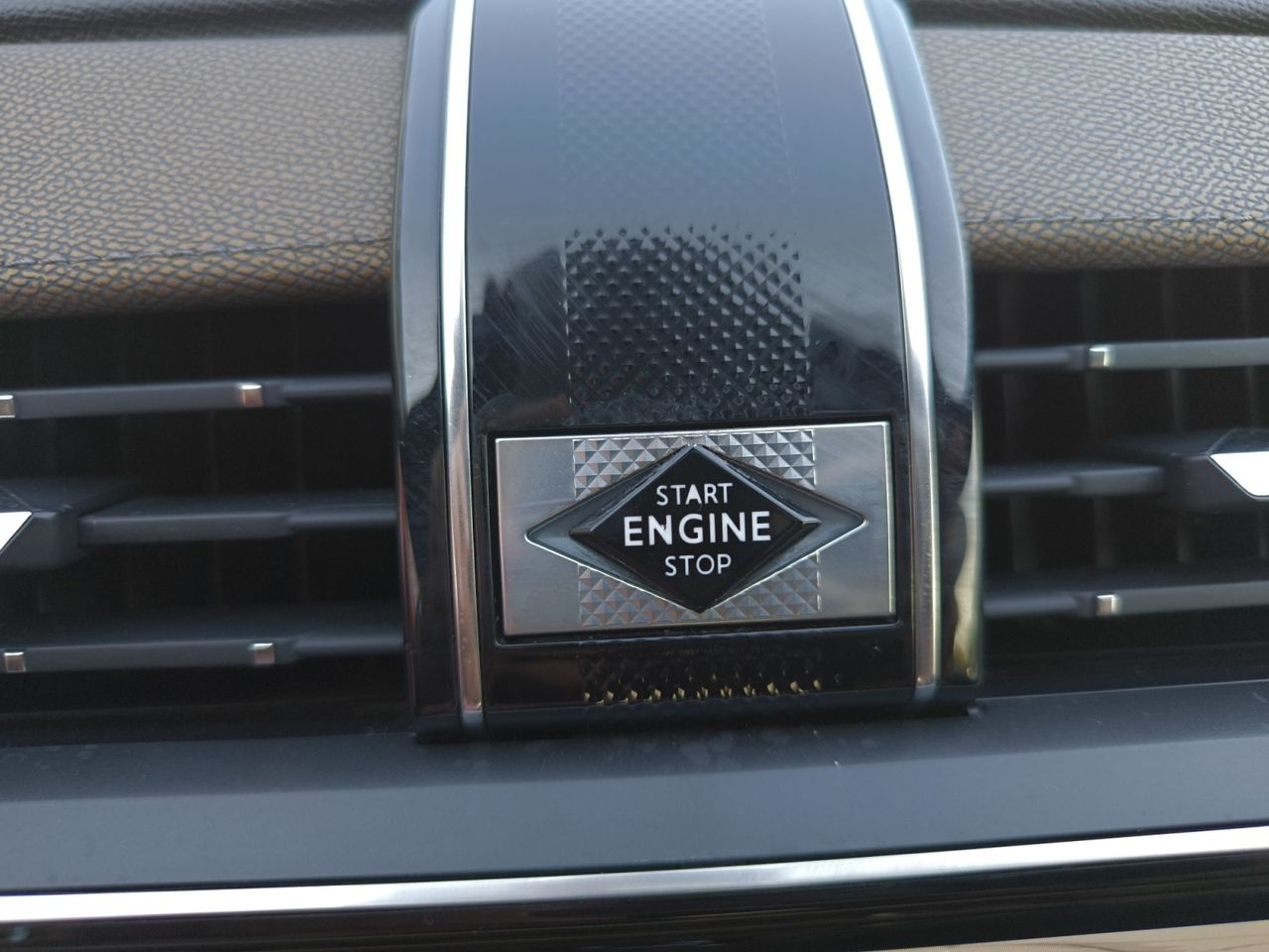 DS DS 7 CROSSBACK BLUE HDI 130 CV AUT SO CHIC  - Foto 2