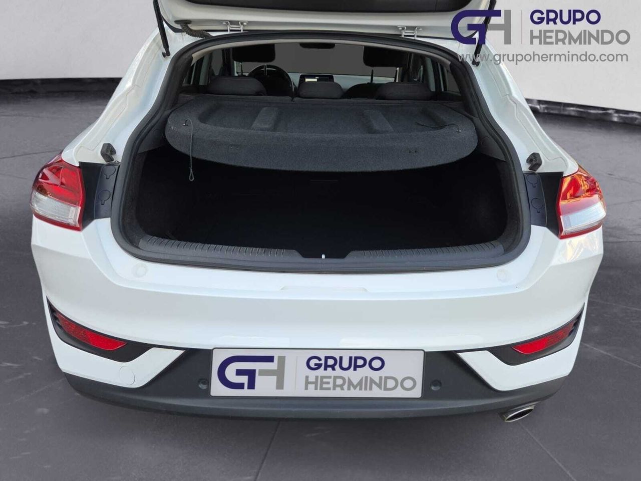 Hyundai i30 1.4 TGDI STYLE FASTBACK  - Foto 2