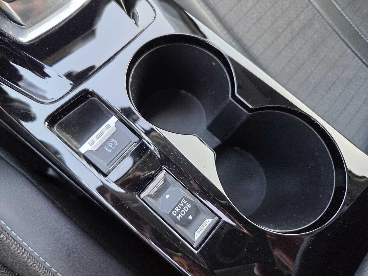 Peugeot e-208 ALLURE ELECTRICO 136 CV  - Foto 2