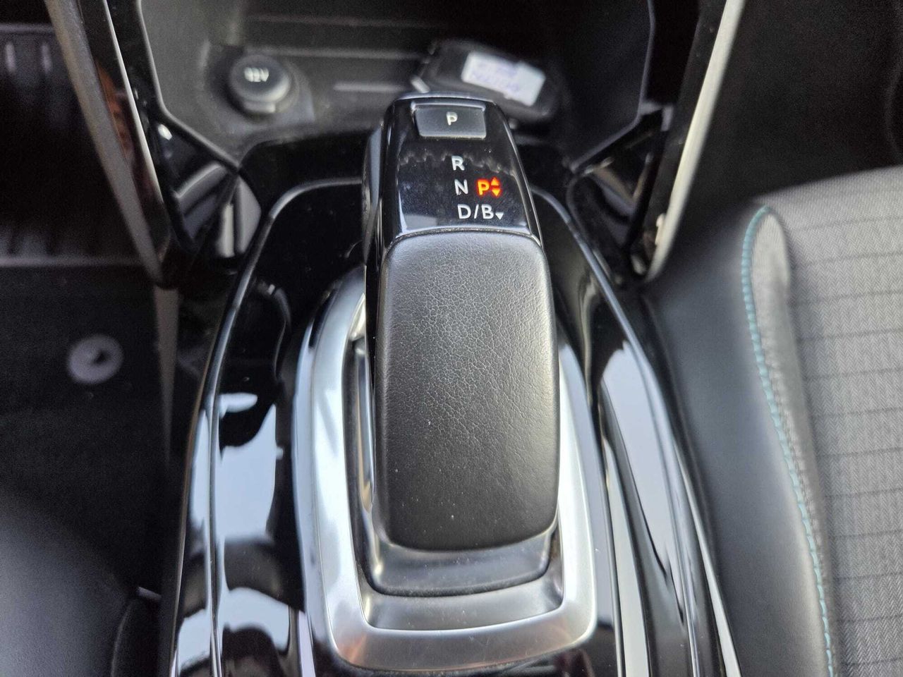 Peugeot 208 ALLURE ELECTRICO 136 CV - Foto 2