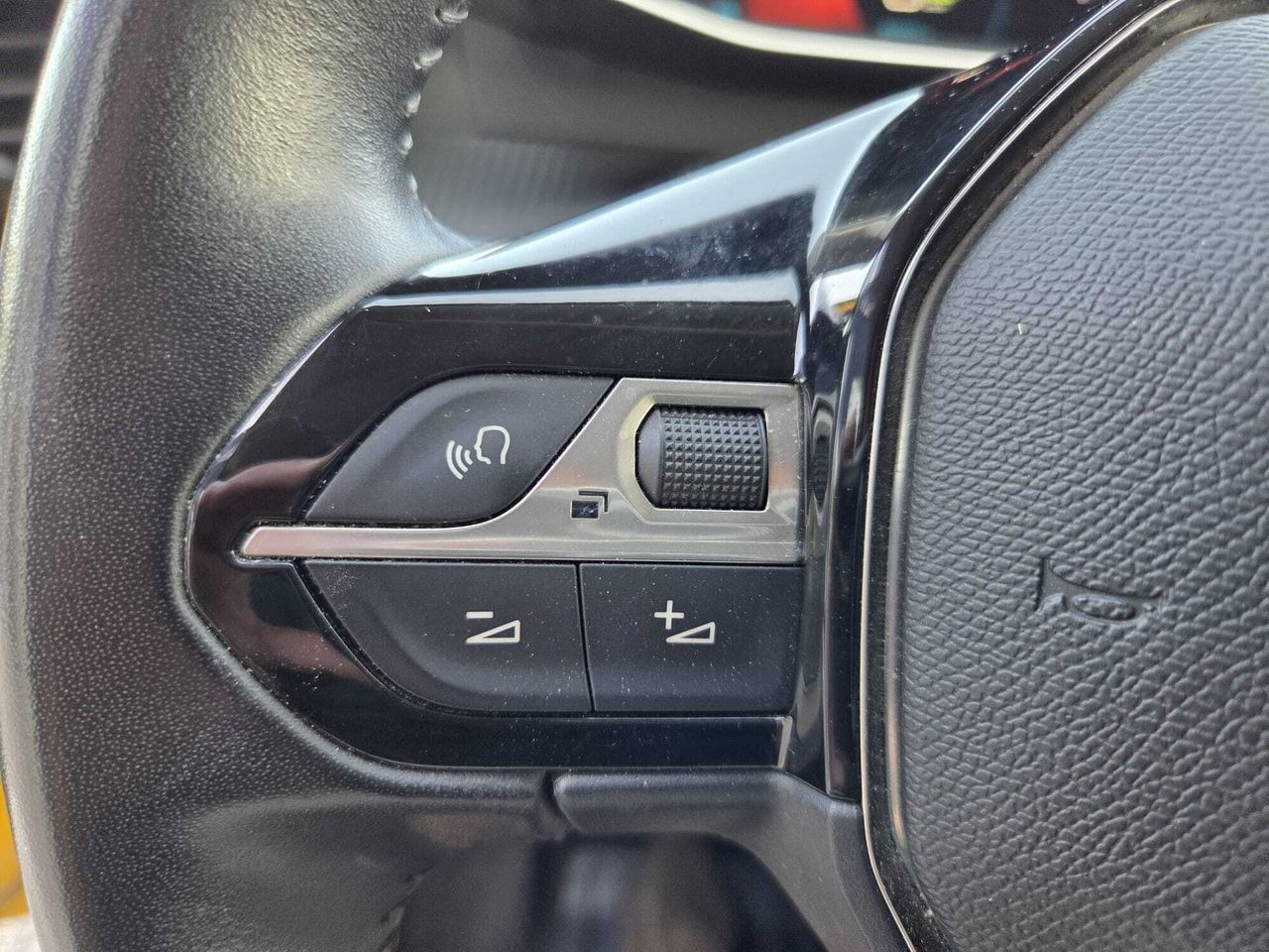 Peugeot 208 ALLURE ELECTRICO 136 CV - Foto 2