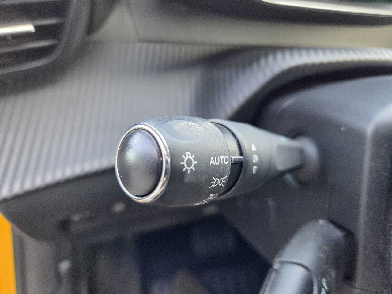 Peugeot e-208 ALLURE ELECTRICO 136 CV  - Foto 2