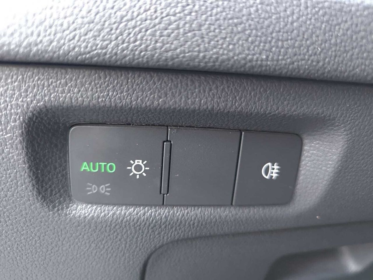 Skoda Octavia COMBI 2.0 TDI 150 CV DSG AMBITION + PACK BUSINESS  - Foto 2