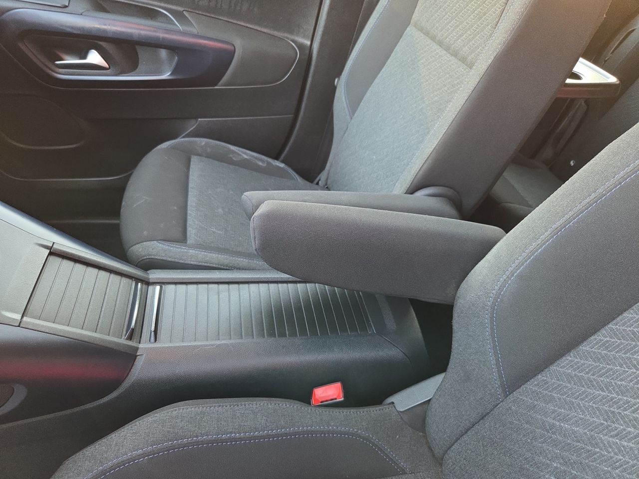 Peugeot Rifter ALLURE BUSINESS STANDARD BLUE HDI 100 CV  - Foto 2