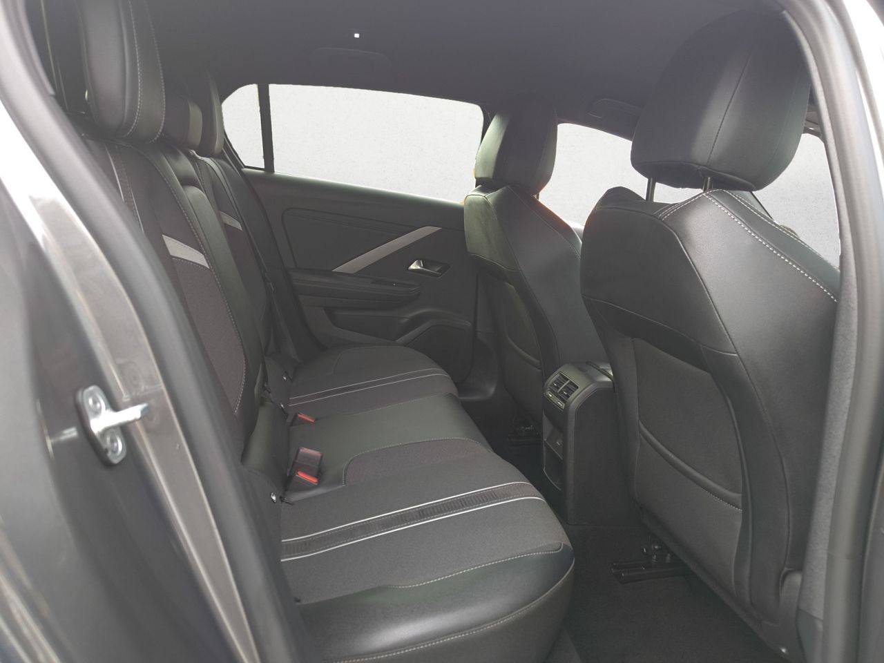 Opel Astra GS 1.5 D DTH AT8 S/S 130 CV AUT  - Foto 2