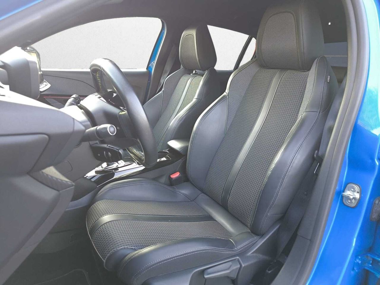 Peugeot e-208 GT LINE ELECTRICO 136 CV  - Foto 2