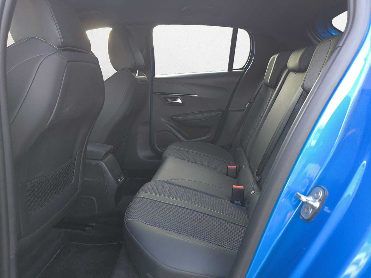 Peugeot e-208 GT LINE ELECTRICO 136 CV  - Foto 2