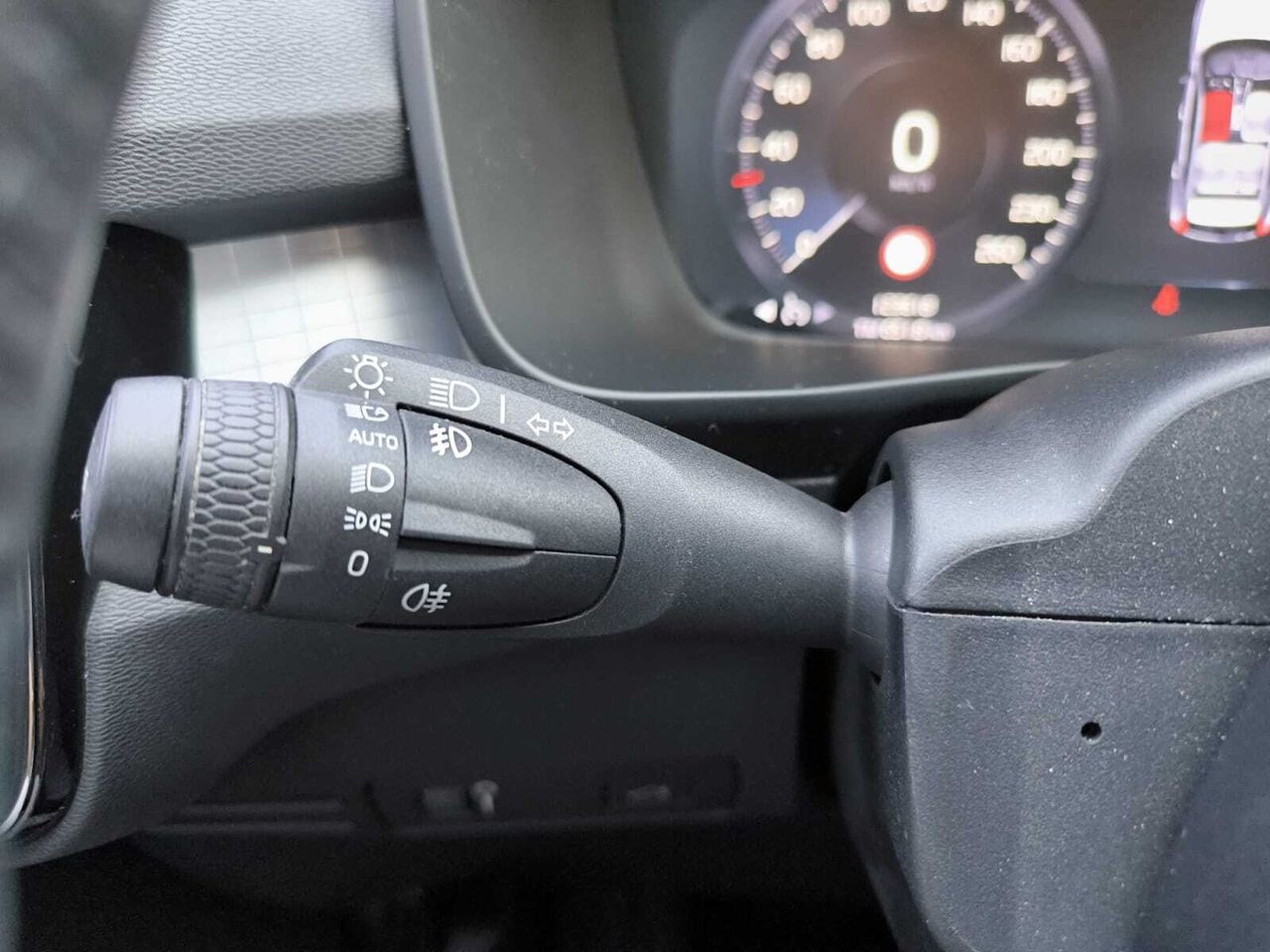 Volvo XC40 1.5 T3 MOMENTUM AUT  - Foto 2