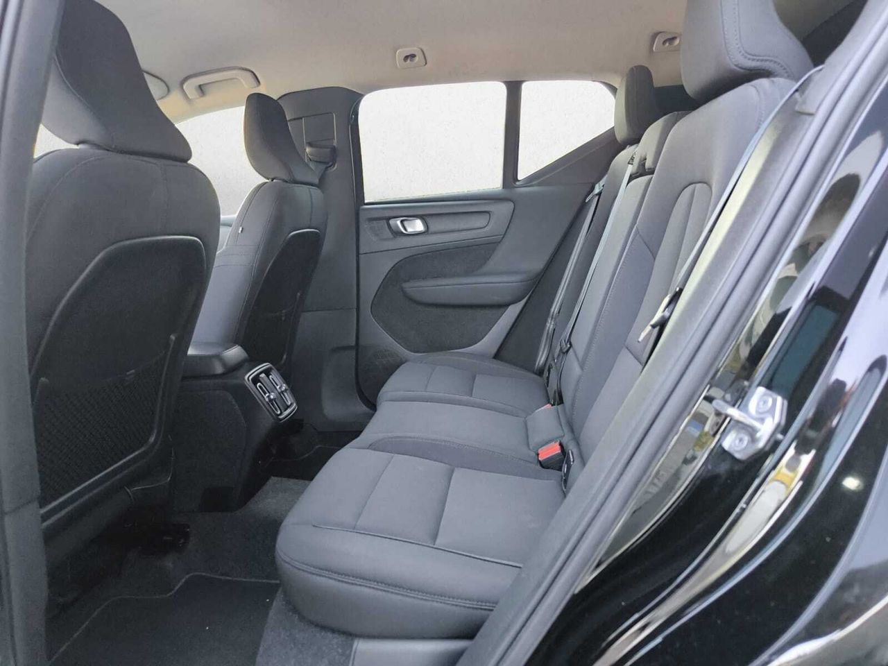 Volvo XC40 1.5 T3 MOMENTUM AUT  - Foto 2