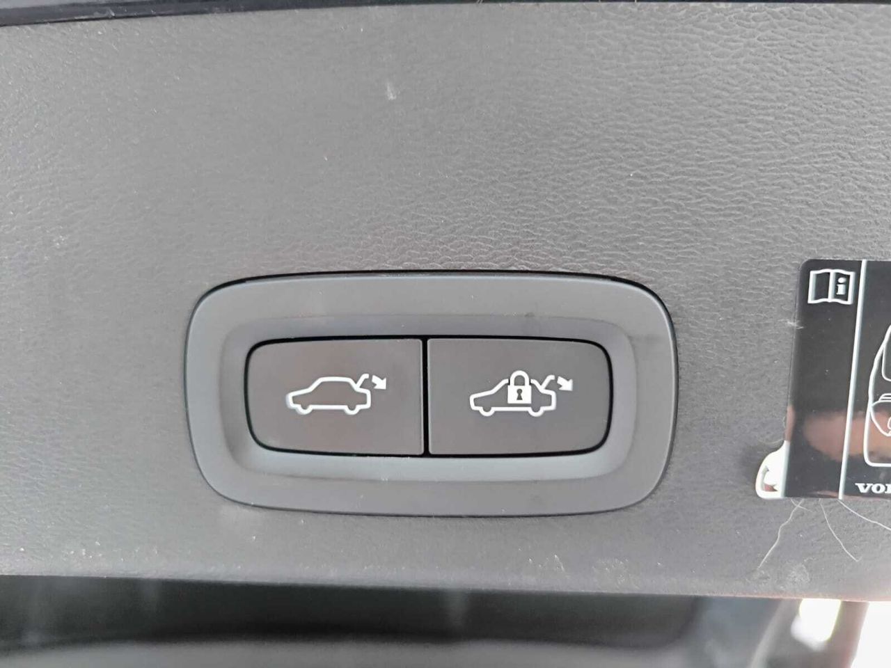 Volvo XC40 1.5 T3 MOMENTUM AUT  - Foto 2