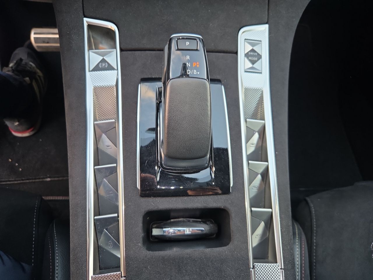 DS DS 7 E TENSE 4X4 300 PERFORMANCE LINE + - Foto 2