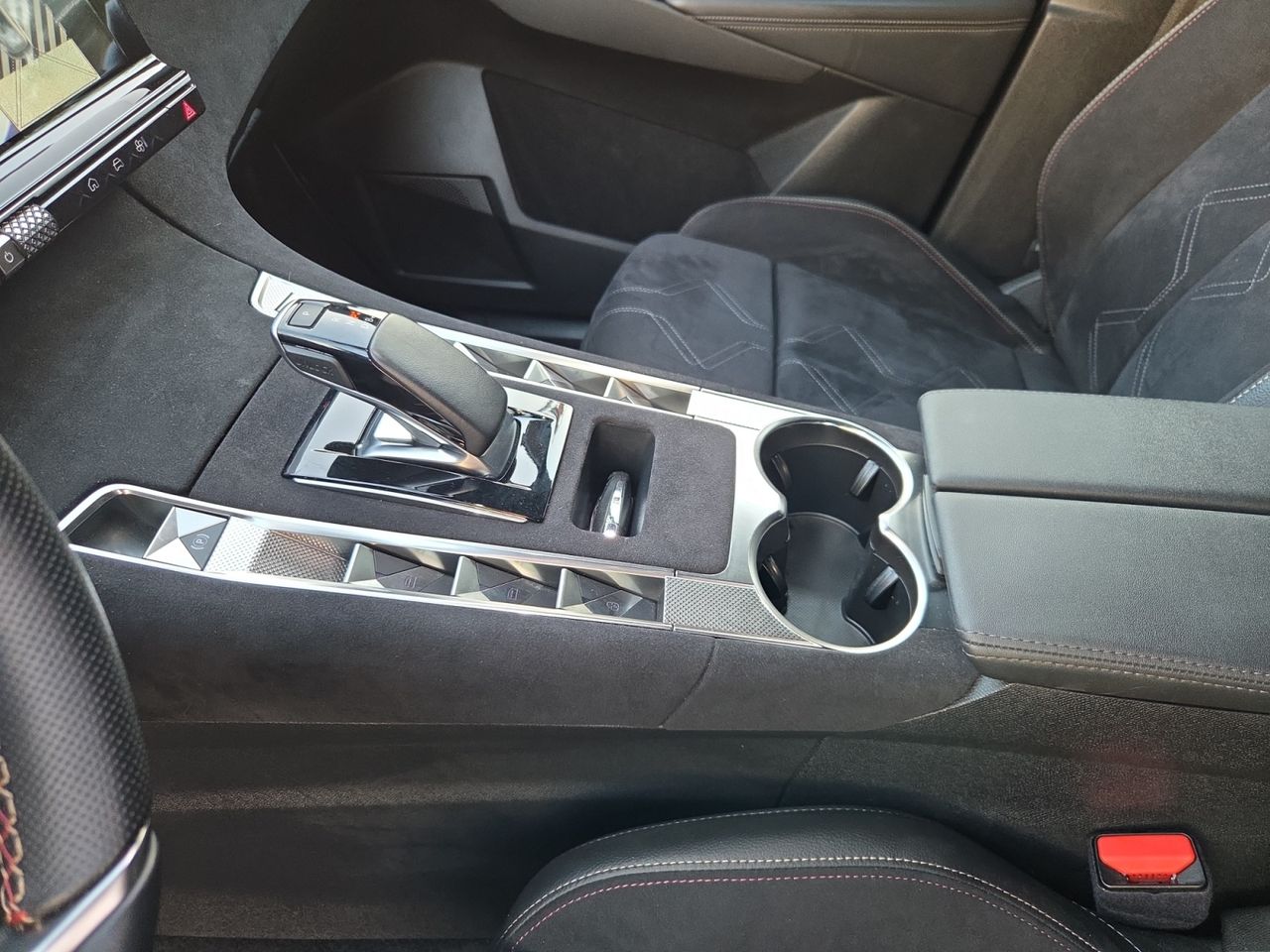 DS DS 7 E TENSE 4X4 300 PERFORMANCE LINE + - Foto 2