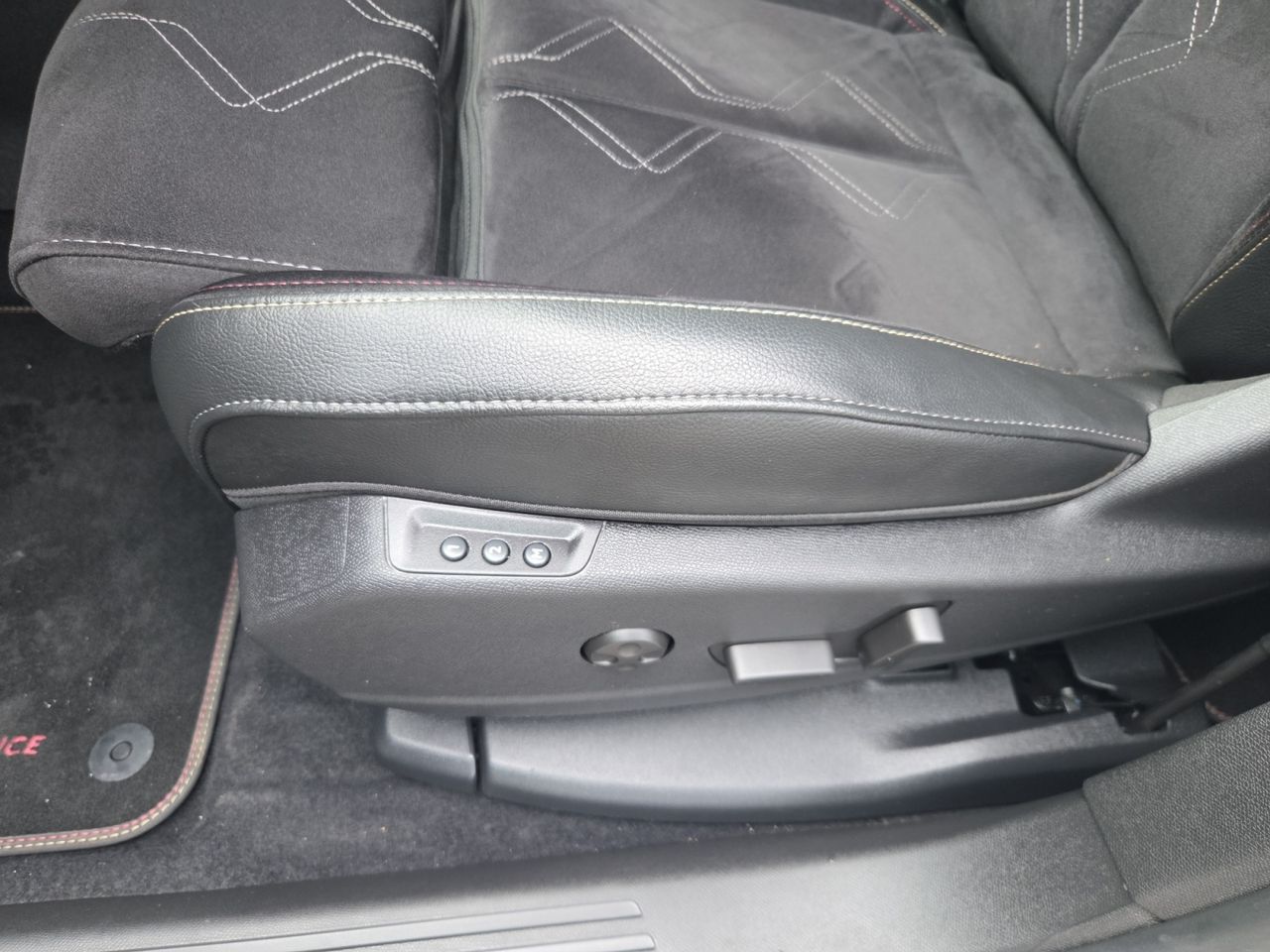 DS DS 7 E TENSE 4X4 300 PERFORMANCE LINE + - Foto 2