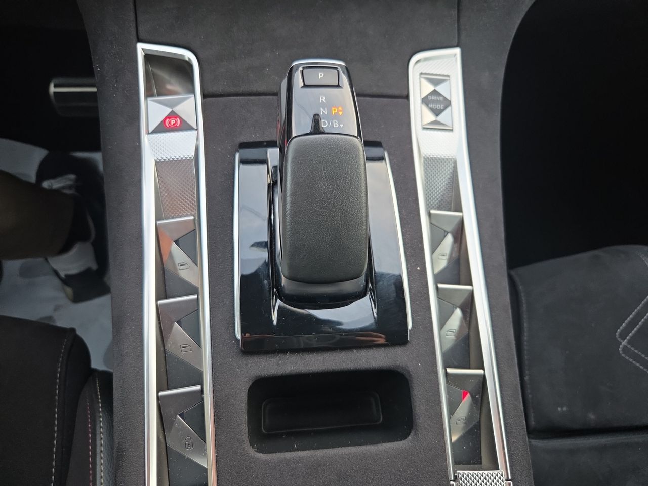 DS DS 7 E TENSE 4X4 300 PERFORMANCE LINE + - Foto 2