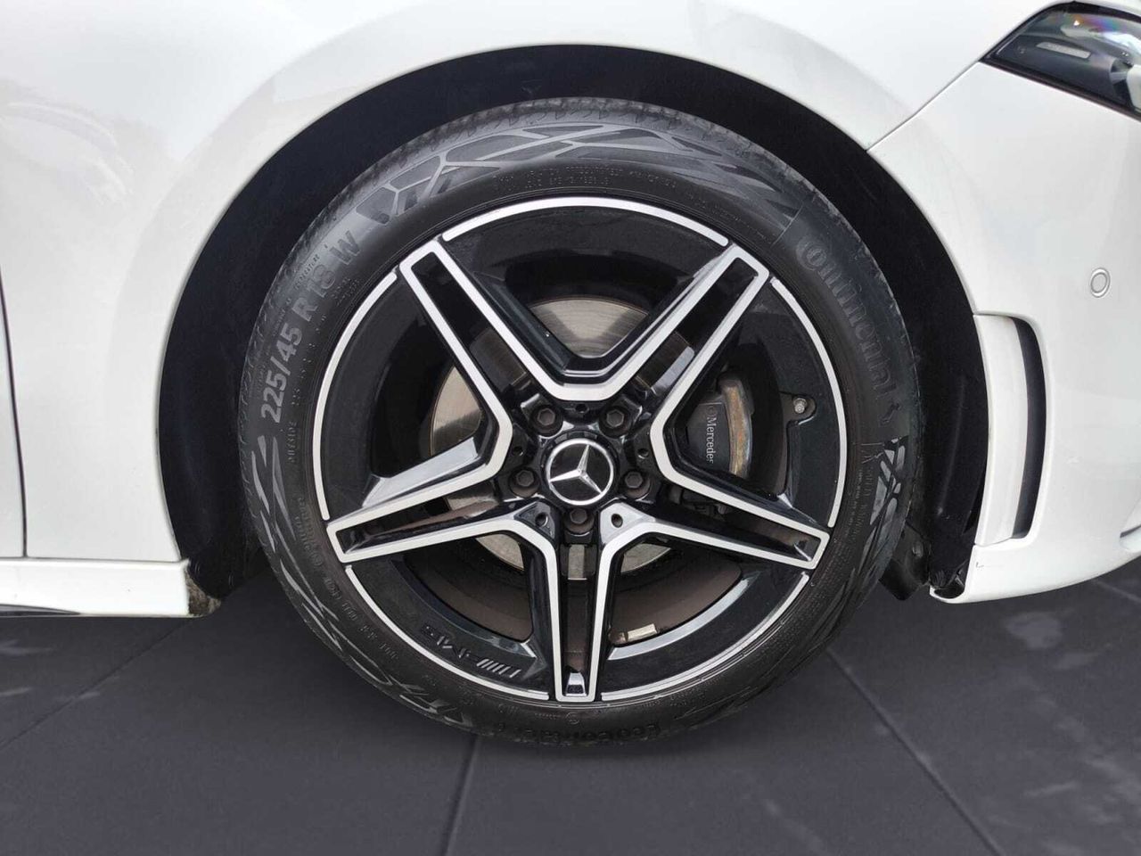 Mercedes Clase A 200 D AMG LINE + PAQUETE PREMIUM+ SMARTPHONE  - Foto 2