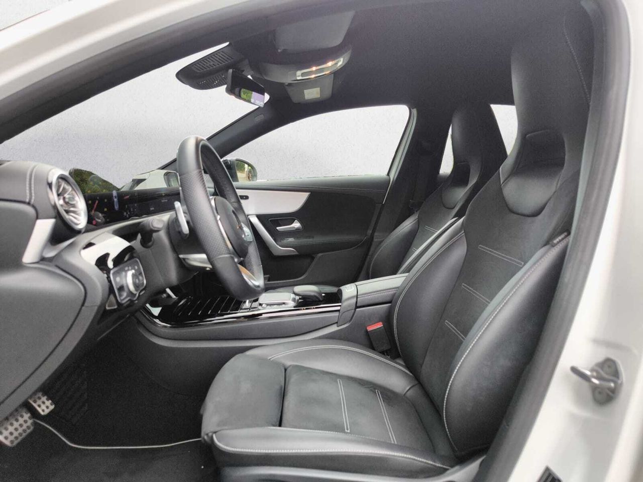 Mercedes Clase A 200 D AMG LINE + PAQUETE PREMIUM+ SMARTPHONE  - Foto 2