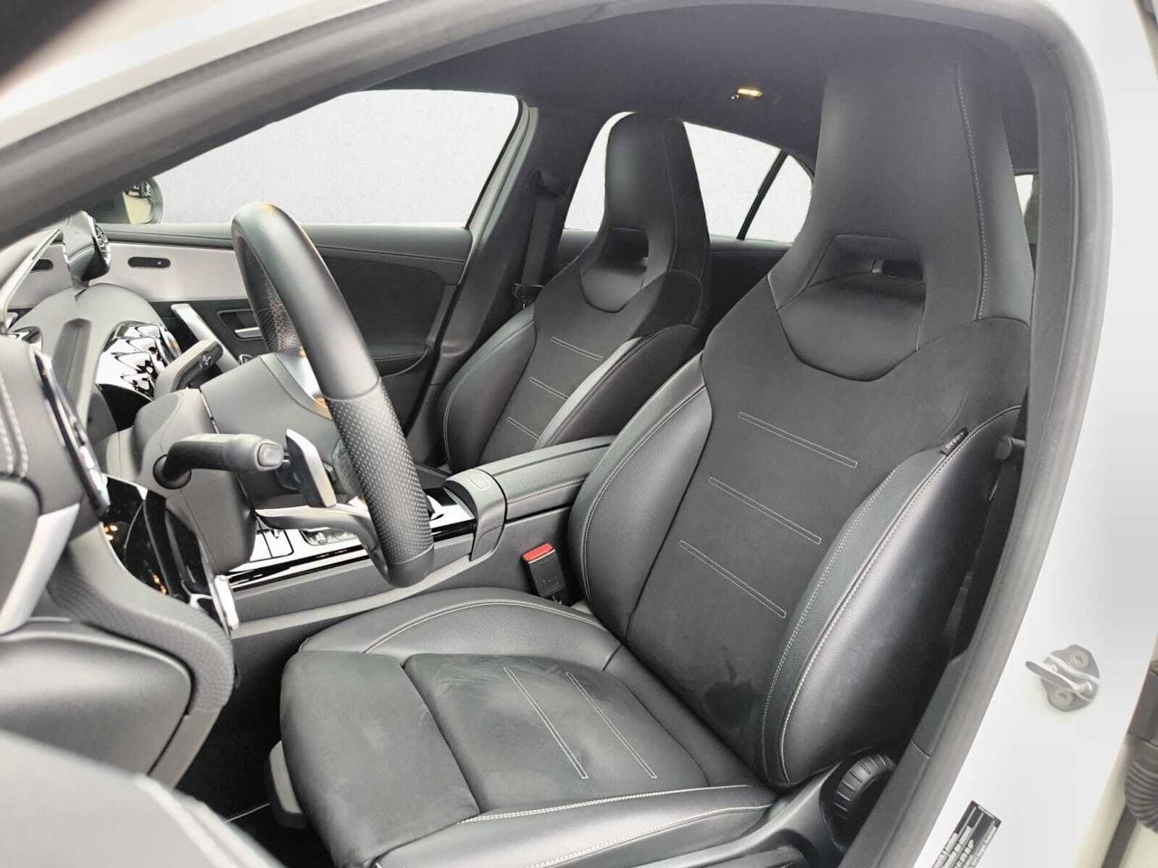 Mercedes Clase A 200 D AMG LINE + PAQUETE PREMIUM+ SMARTPHONE  - Foto 2