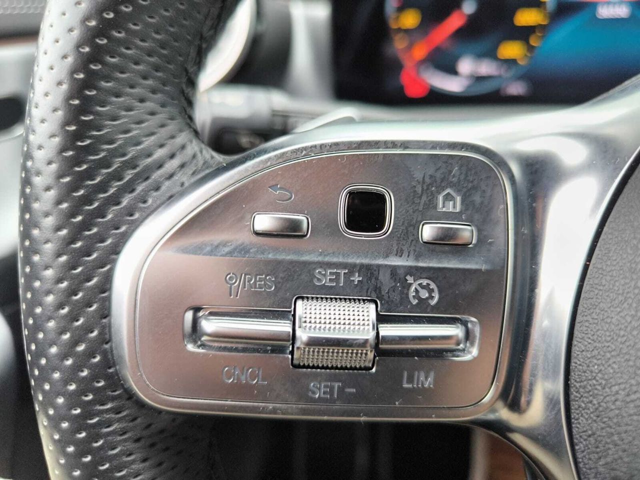 Mercedes Clase A 200 D AMG LINE + PAQUETE PREMIUM+ SMARTPHONE  - Foto 2