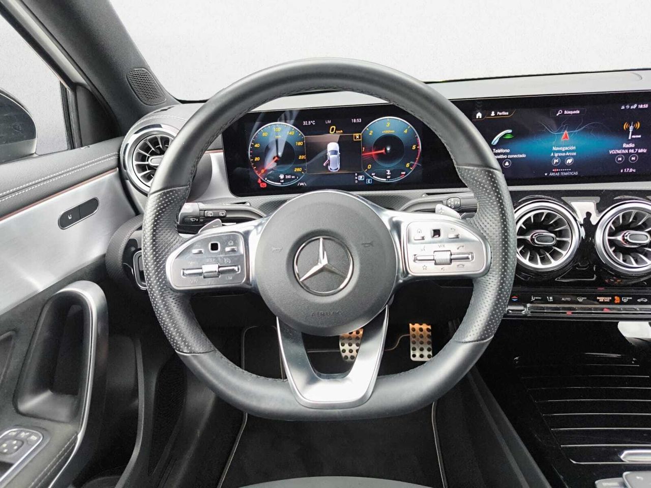 Mercedes Clase A 200 D AMG LINE + PAQUETE PREMIUM+ SMARTPHONE  - Foto 2