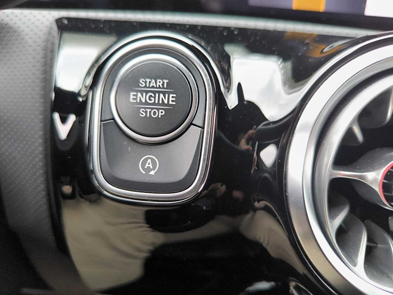 Mercedes Clase A 200 D AMG LINE + PAQUETE PREMIUM+ SMARTPHONE  - Foto 2