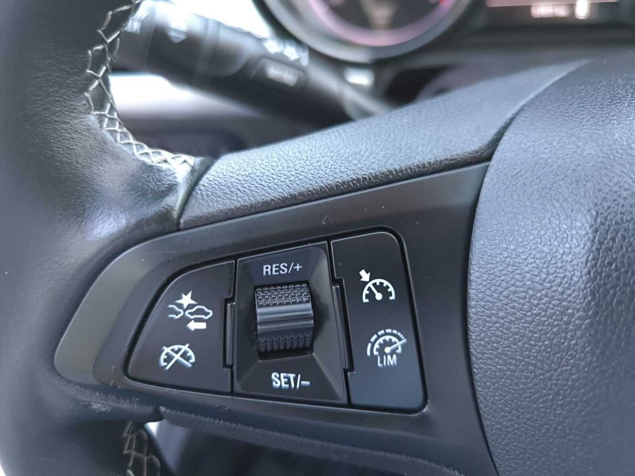 Opel Astra 1.5 D DVC 77 KW 105 CV EDITION  - Foto 2