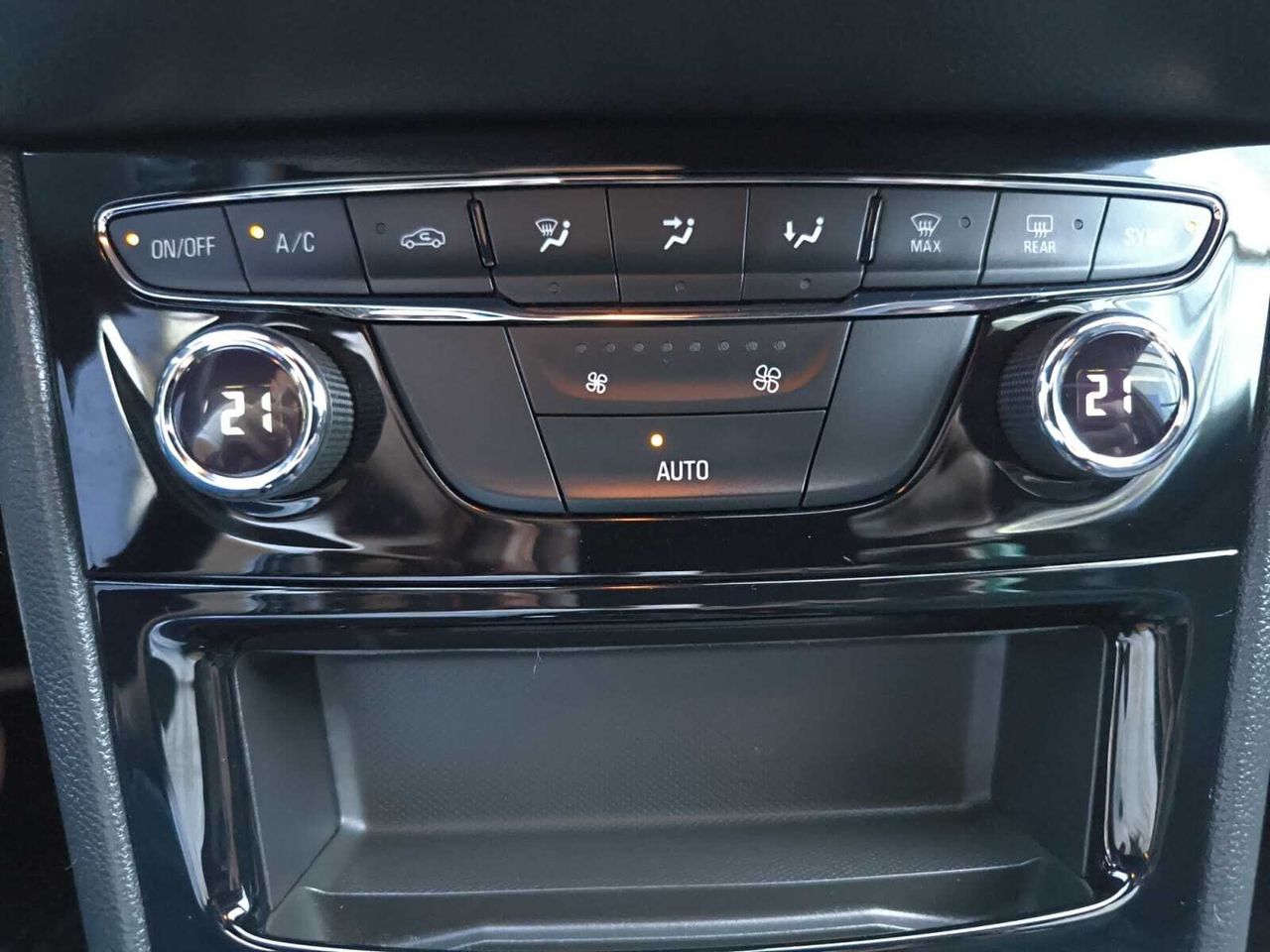 Opel Astra 1.5 D DVC 77 KW 105 CV EDITION  - Foto 2