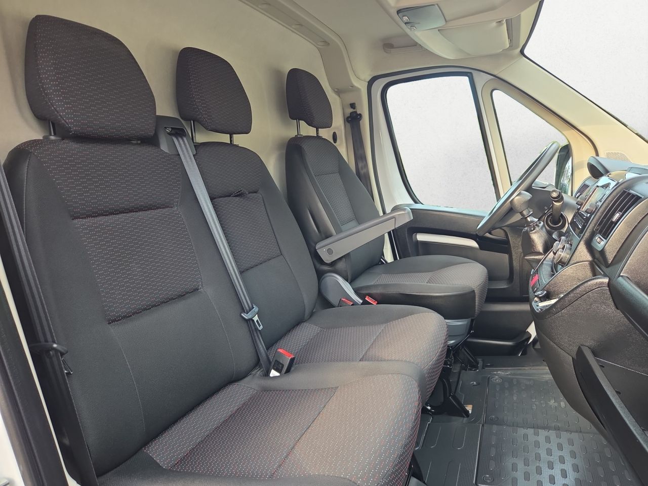 Peugeot Boxer 335 L2 H2 140CV  - Foto 2