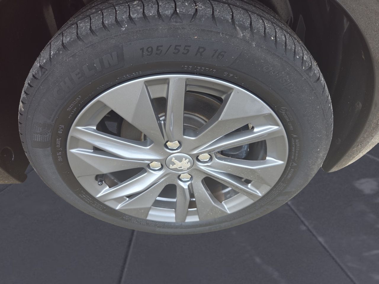 Peugeot e-208 ALLURE  - Foto 2