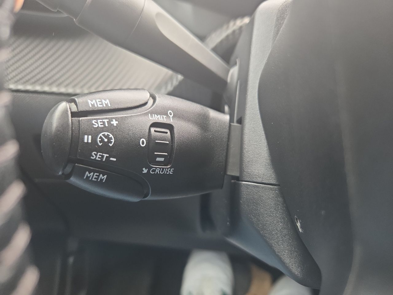 Peugeot e-208 ALLURE  - Foto 2