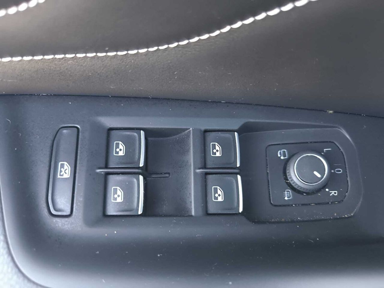 Volkswagen Passat VARIANT R LINE 2.0 TDI 110 KW 150 CV DSG  - Foto 2