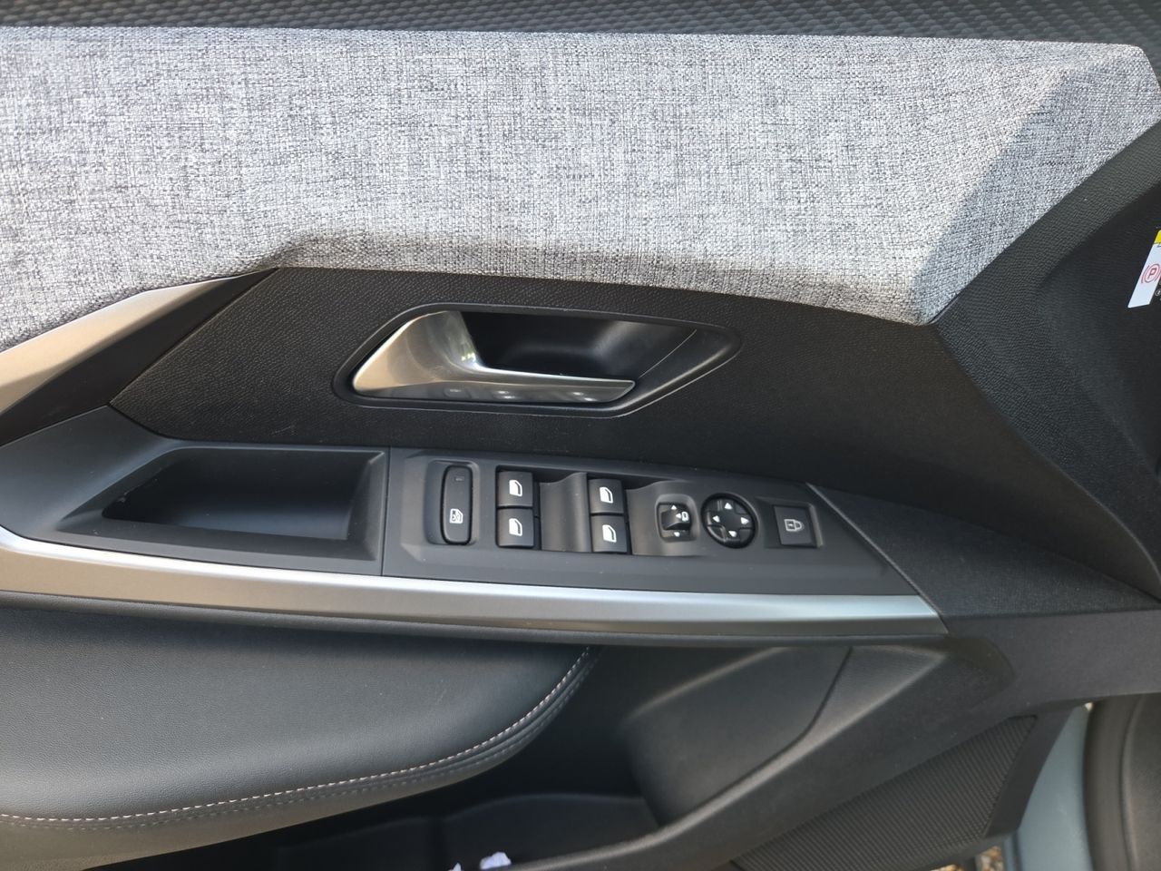 Peugeot 5008 ALLURE HYBRID 145 eDCS6  - Foto 2