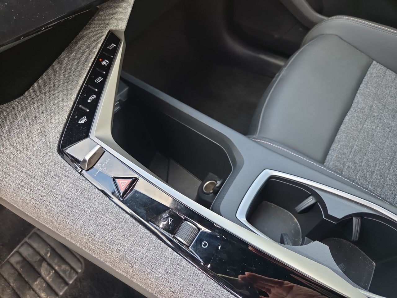 Peugeot 5008 ALLURE HYBRID 145 eDCS6  - Foto 2