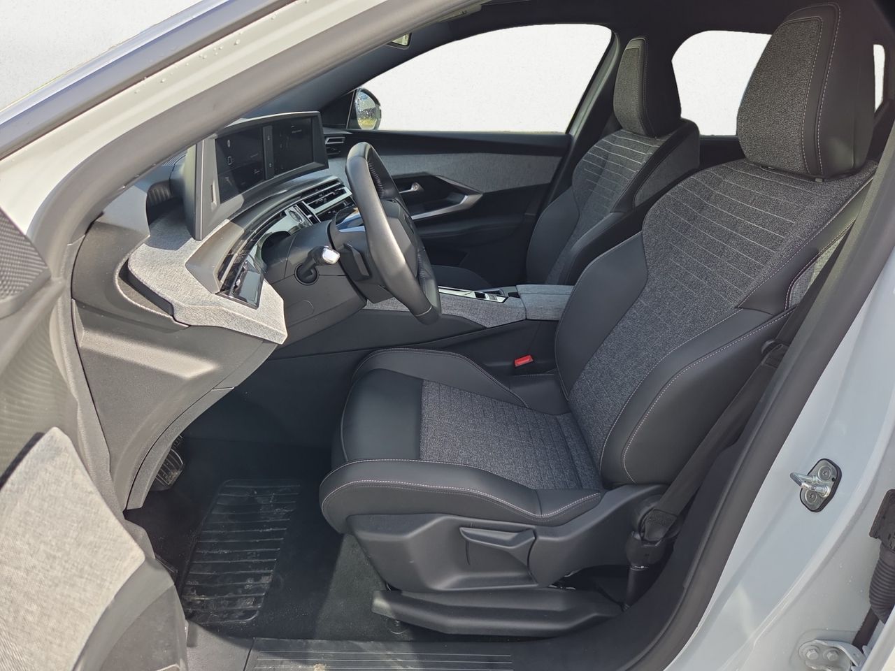 Peugeot 5008 ALLURE HYBRID 145 eDCS6  - Foto 2