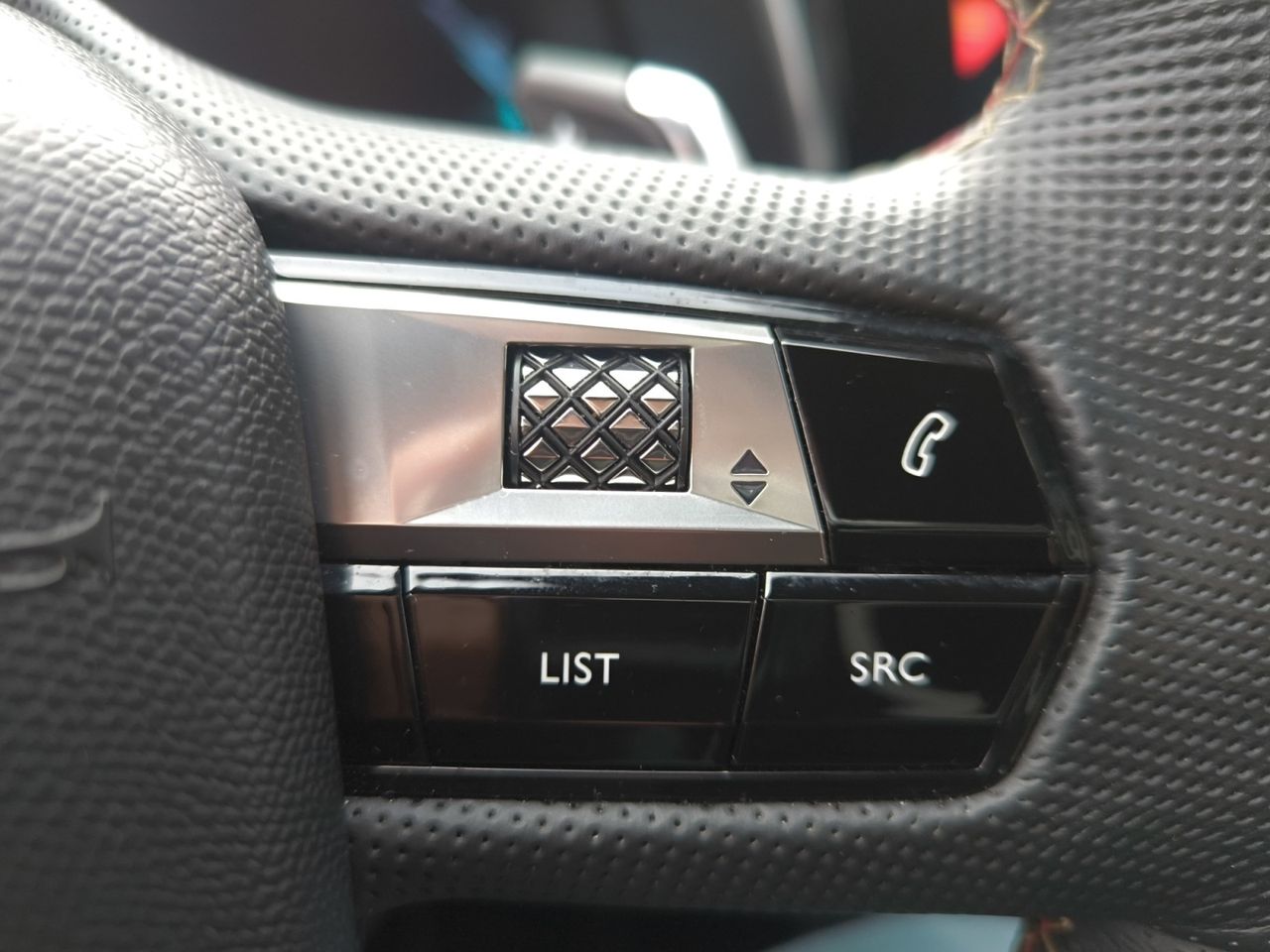 DS DS 7 Crossback E TENSE 300 4X4 PERFORMANCE LINE  - Foto 2