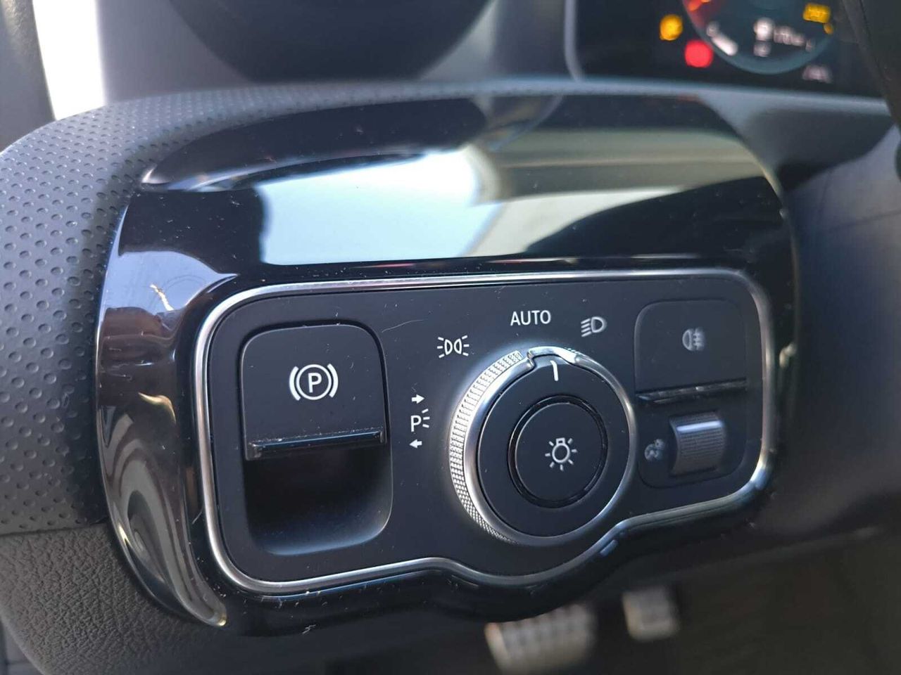 Mercedes CLA 200 D DCT AMG + TECHO PANORAMICO  - Foto 2