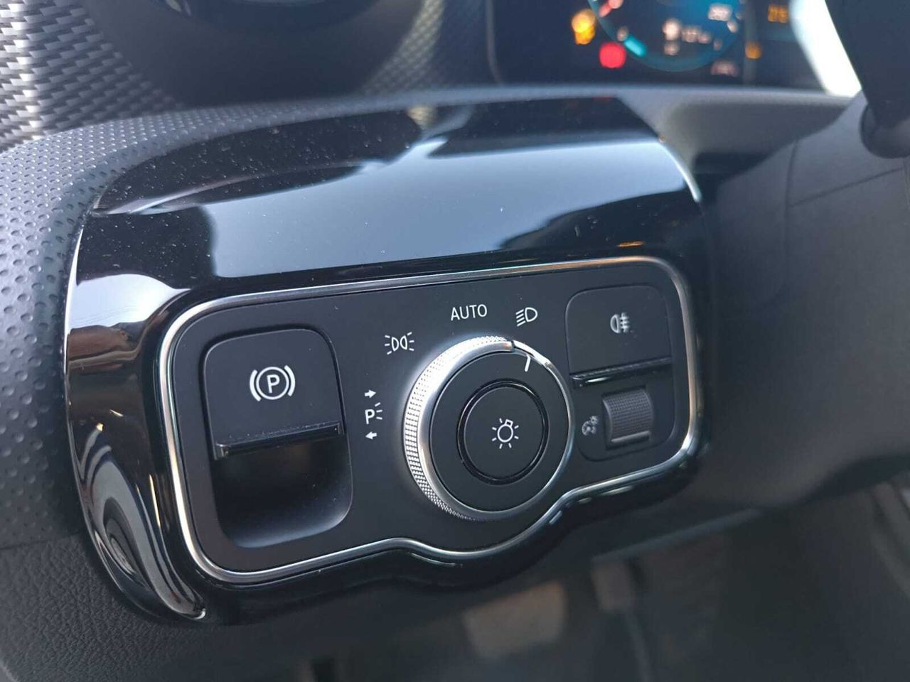 Mercedes CLA 200 D DCT SHOOTING BRAKE + PAQ ADVANTAGE+ SMARTPHONE  - Foto 2