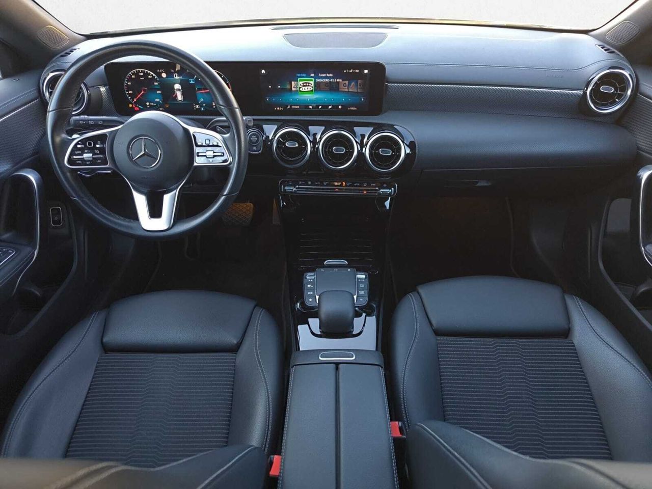 Mercedes CLA 200 D DCT SHOOTING BRAKE + PAQ ADVANTAGE+ SMARTPHONE  - Foto 2