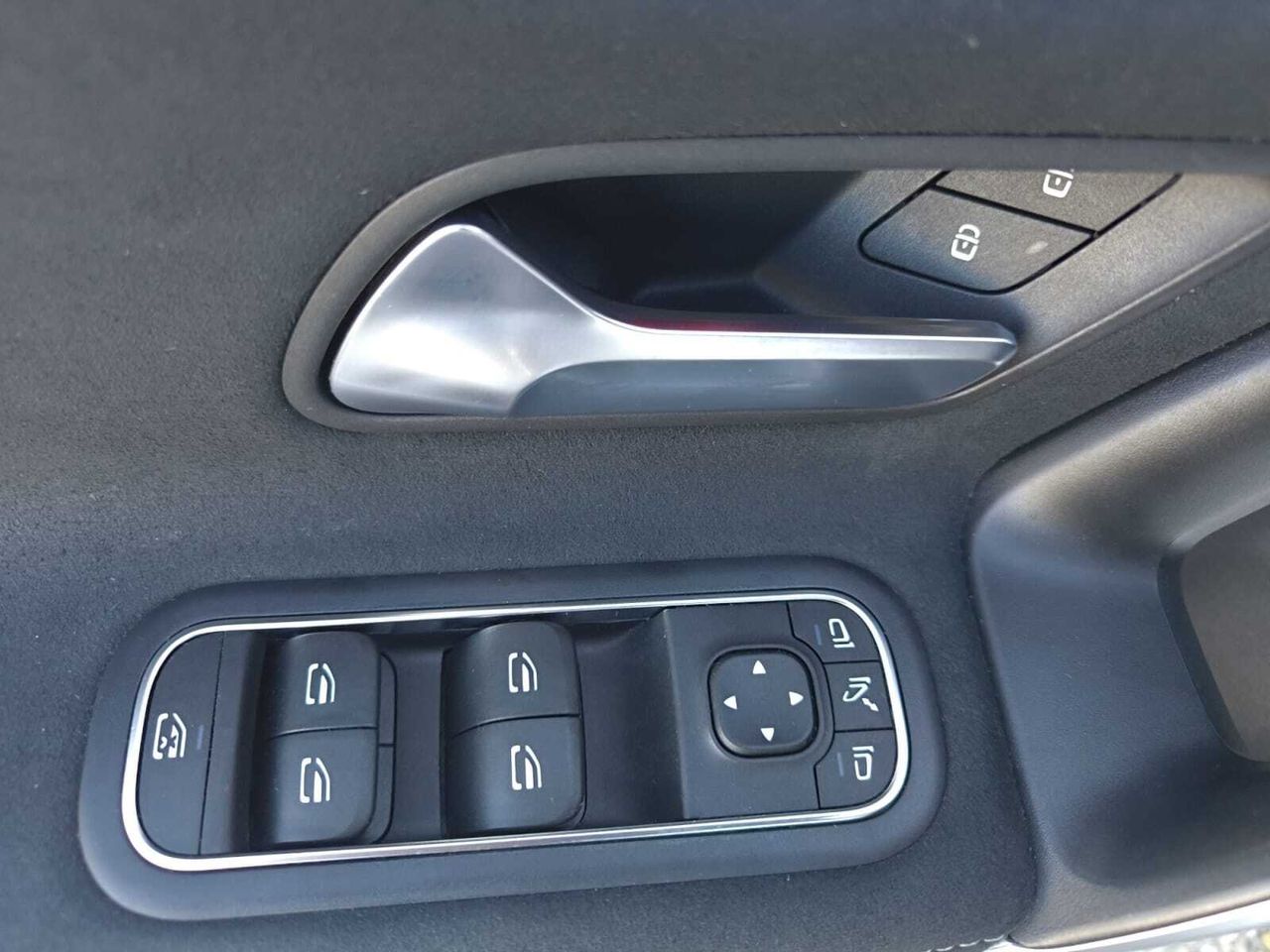 Mercedes Clase A 200 D AMG LINE + PAQUETE PREMIUM+ SMARTPHONE  - Foto 2