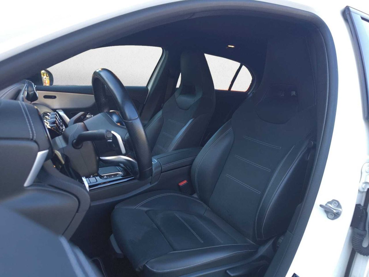 Mercedes Clase A 200 D AMG LINE + PAQUETE PREMIUM+ SMARTPHONE  - Foto 2