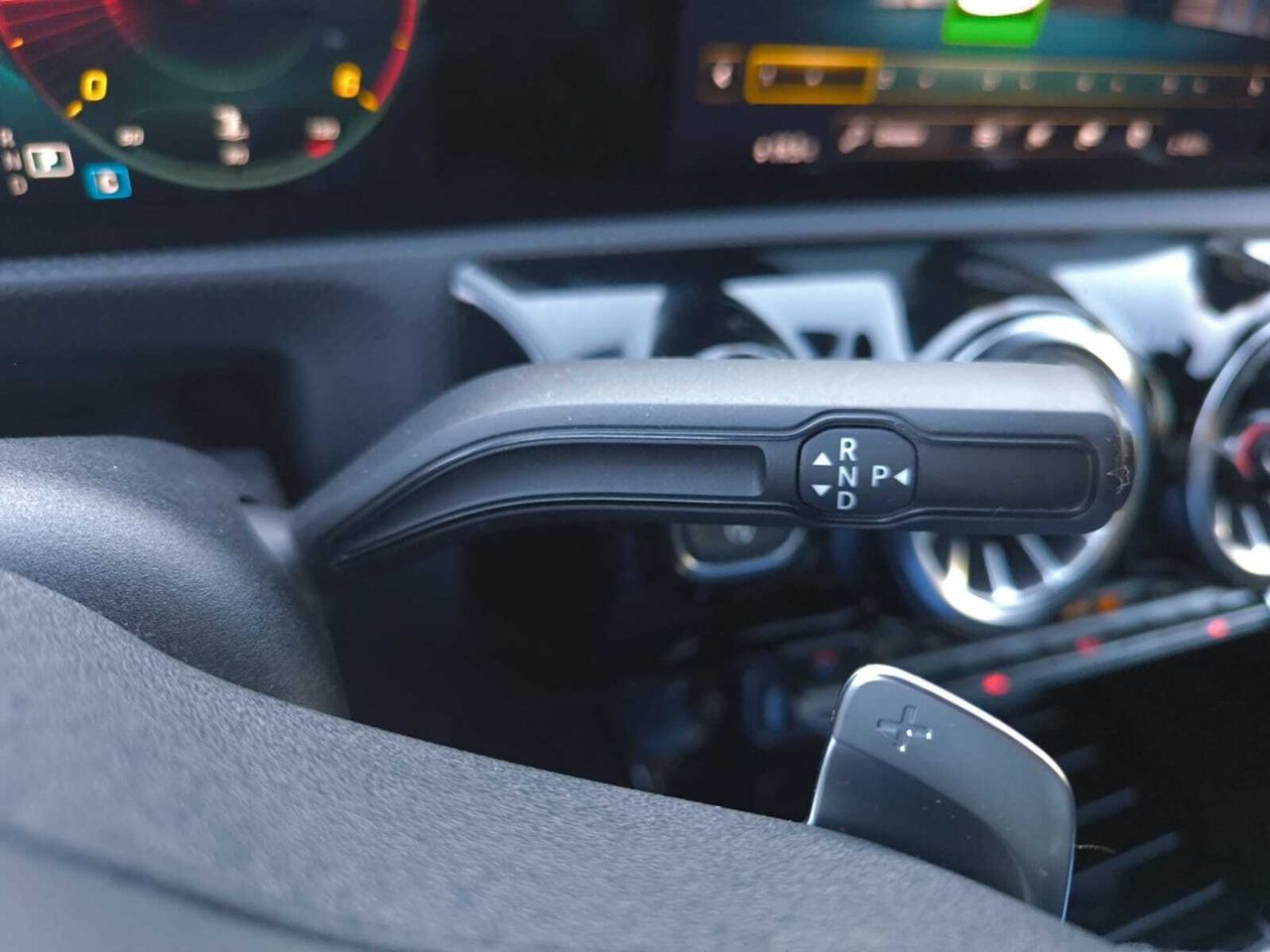 Mercedes Clase A 200 D AMG LINE + PAQUETE PREMIUM+ SMARTPHONE  - Foto 2