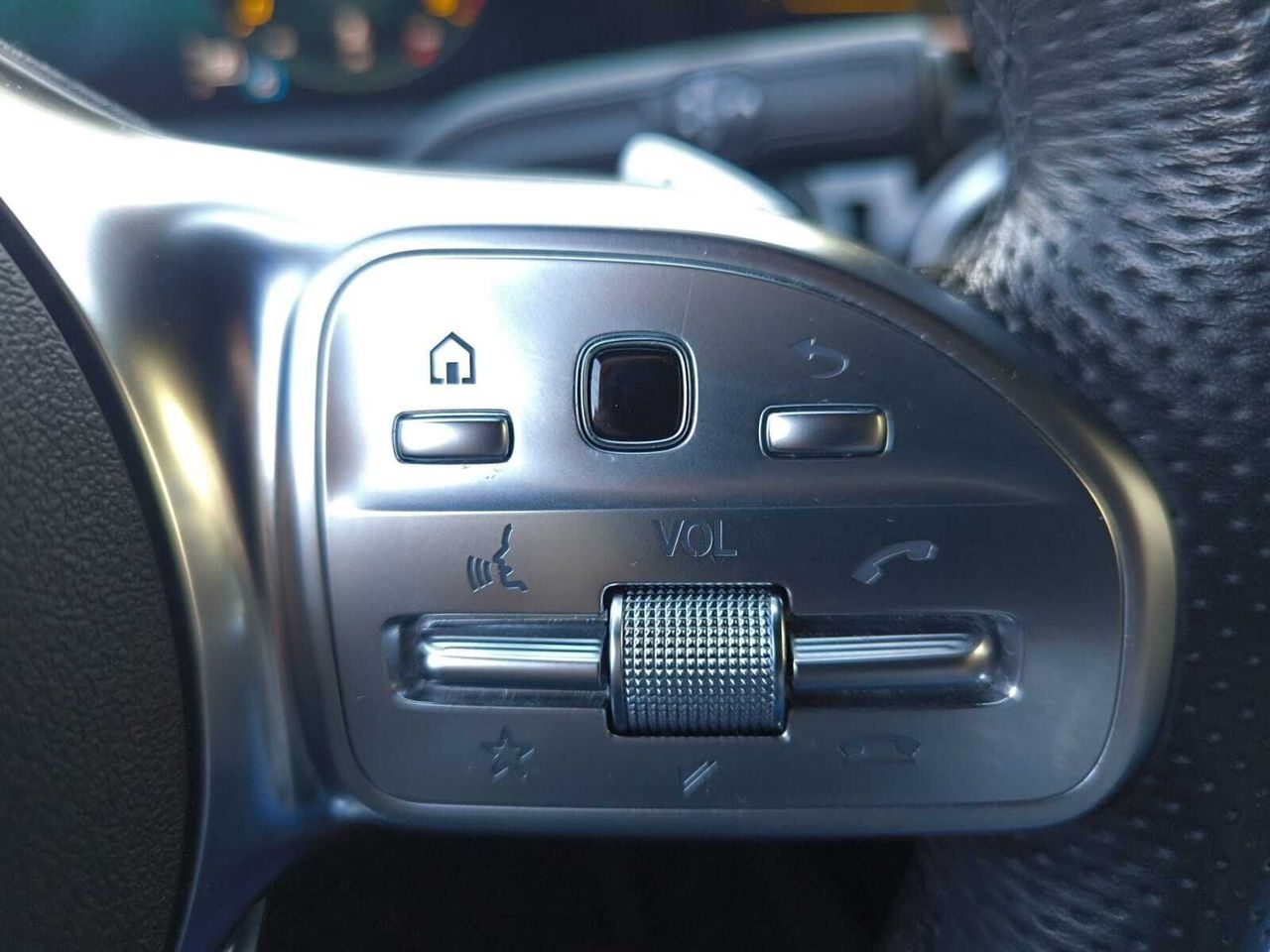 Mercedes Clase A 200 D AMG LINE + PAQUETE PREMIUM+ SMARTPHONE  - Foto 2