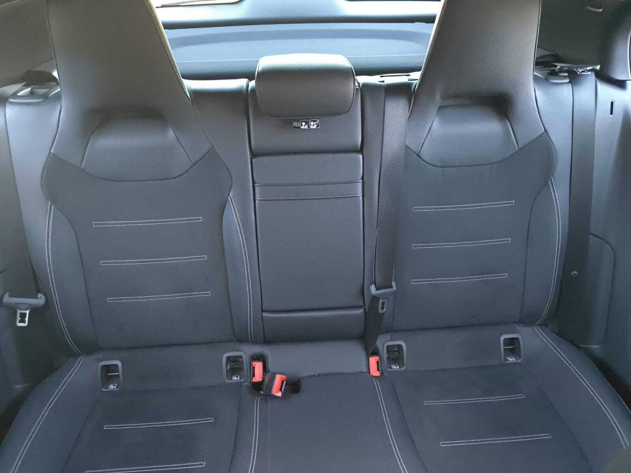 Mercedes Clase A 200 D AMG LINE + PAQUETE PREMIUM+ SMARTPHONE  - Foto 2