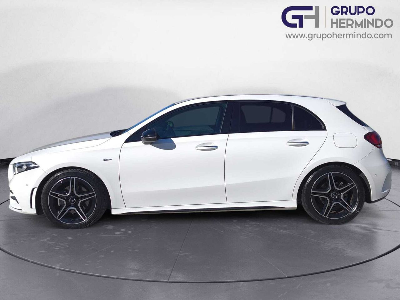 Mercedes Clase A 200 D AMG LINE + PAQUETE PREMIUM+ SMARTPHONE  - Foto 2