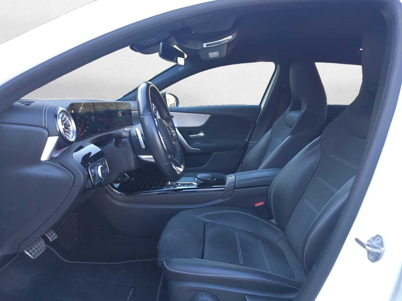 Mercedes Clase A 200 D AMG LINE + PAQUETE PREMIUM+ SMARTPHONE  - Foto 2