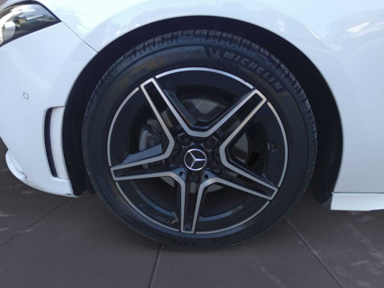 Mercedes Clase A 200 D AMG LINE + PAQUETE PREMIUM+ SMARTPHONE  - Foto 2