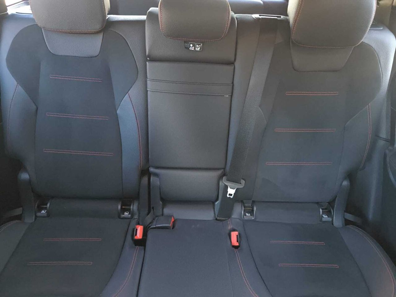 Mercedes GLB 200 D DCT 7 PLAZAS+AMG LINE+PAQ PREMIUM  - Foto 2