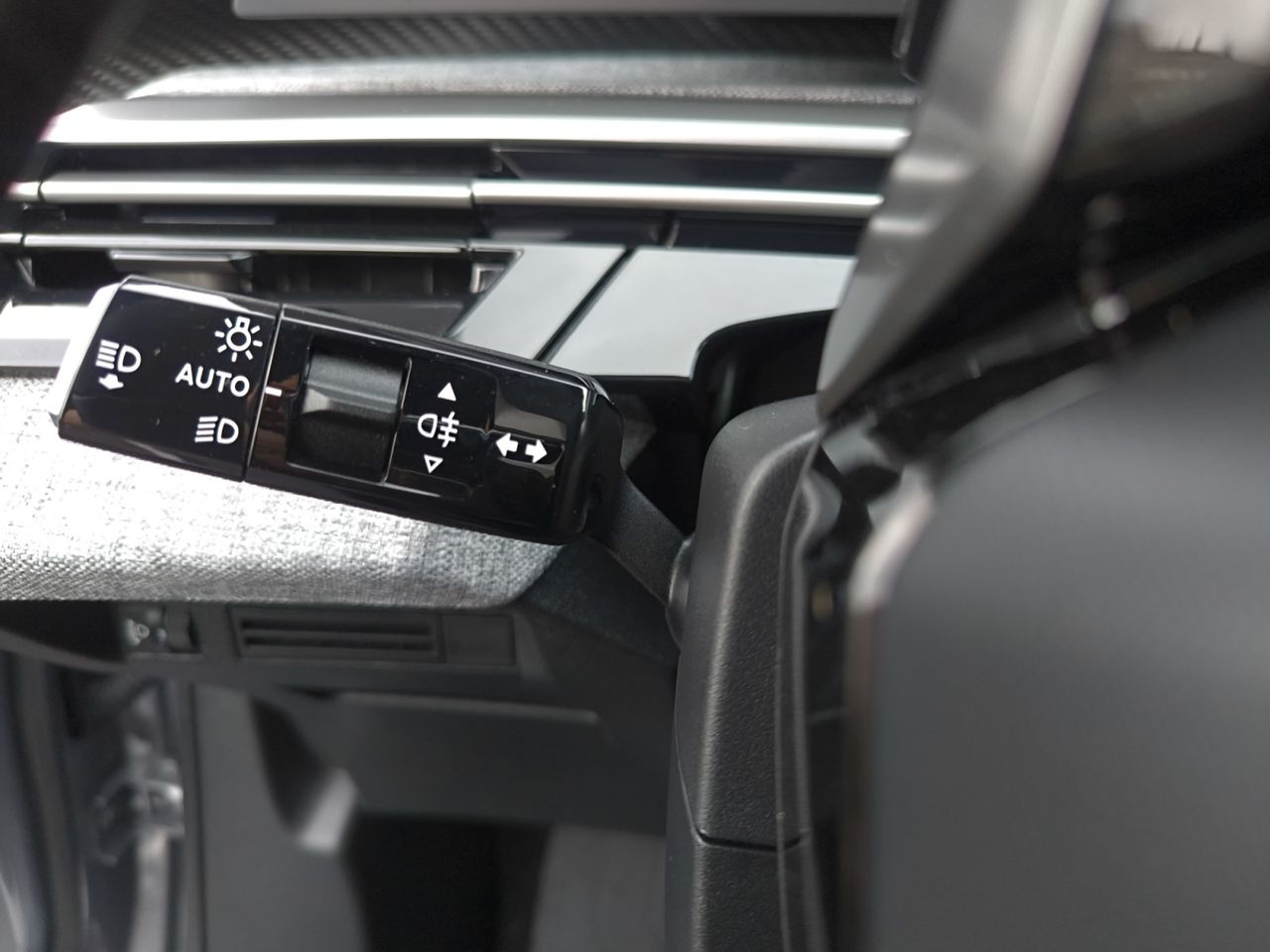 Peugeot 5008 Allure HYBRID 145 eDCS6  - Foto 2